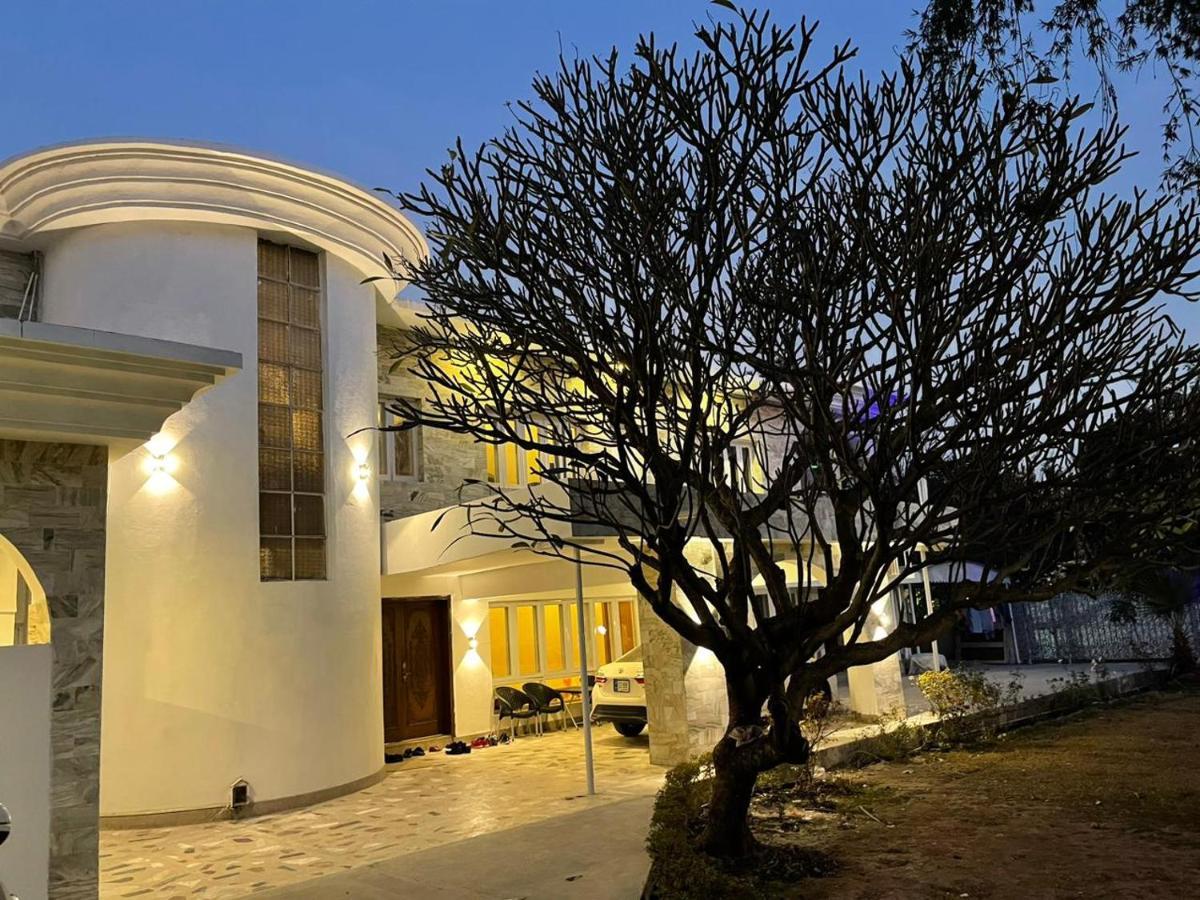 Laca Sa Lodge Opp Canturus Mall Исламабад Экстерьер фото