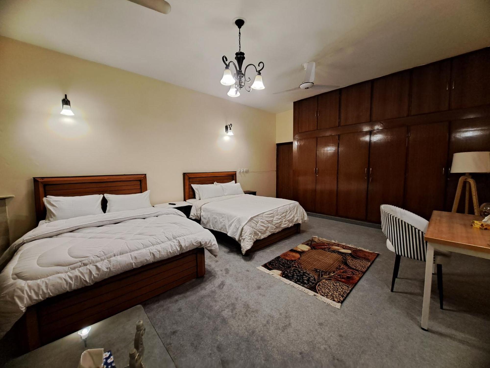 Laca Sa Lodge Opp Canturus Mall Исламабад Экстерьер фото